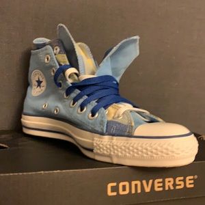 Converse tennis shoes